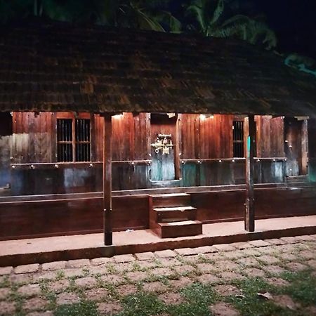 Вилла Whispering Waters Кожикоде Экстерьер фото